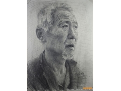 素描老人頭像用灰調子打底，再在灰調子上加重和提亮